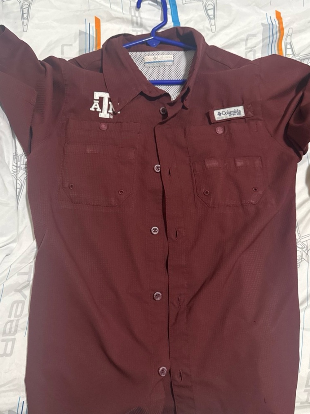 Columbia Men’s Maroon Short-Sleeve Button-Up Shirt
